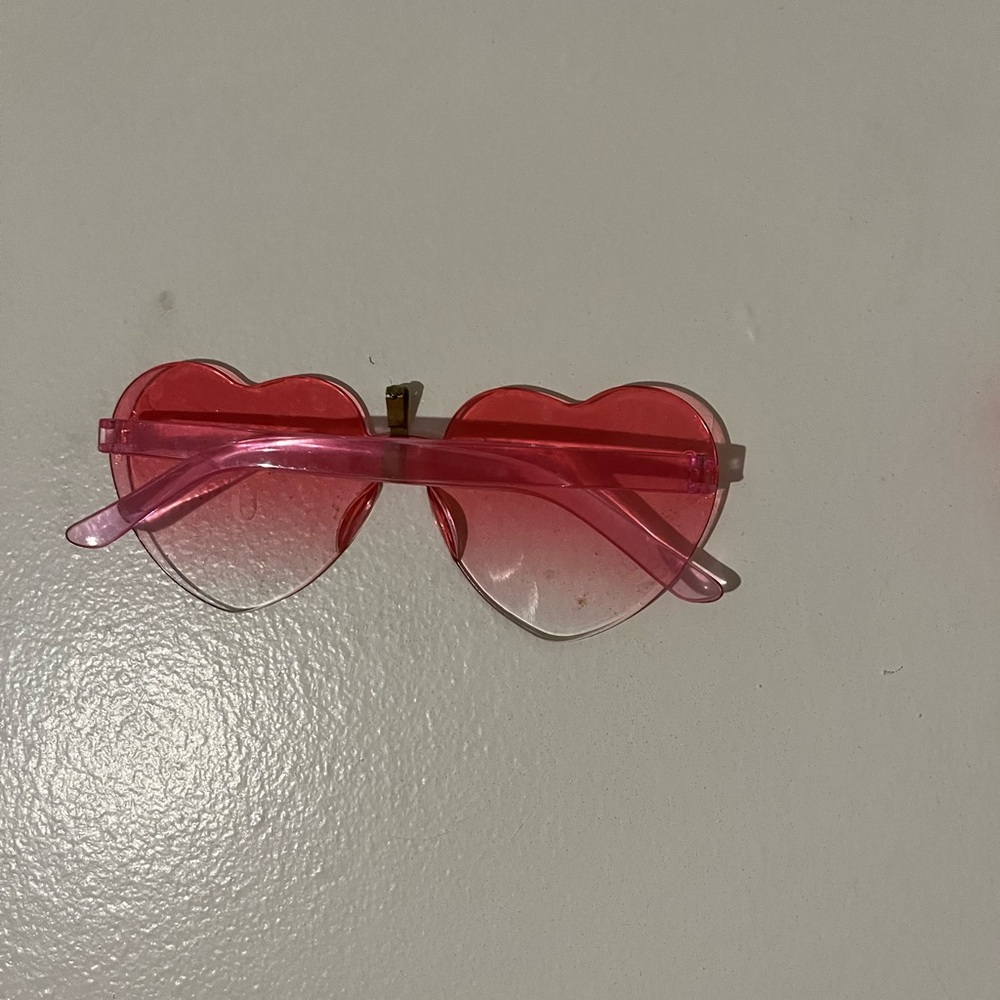 Pink heart sunglasses 🫶🏻